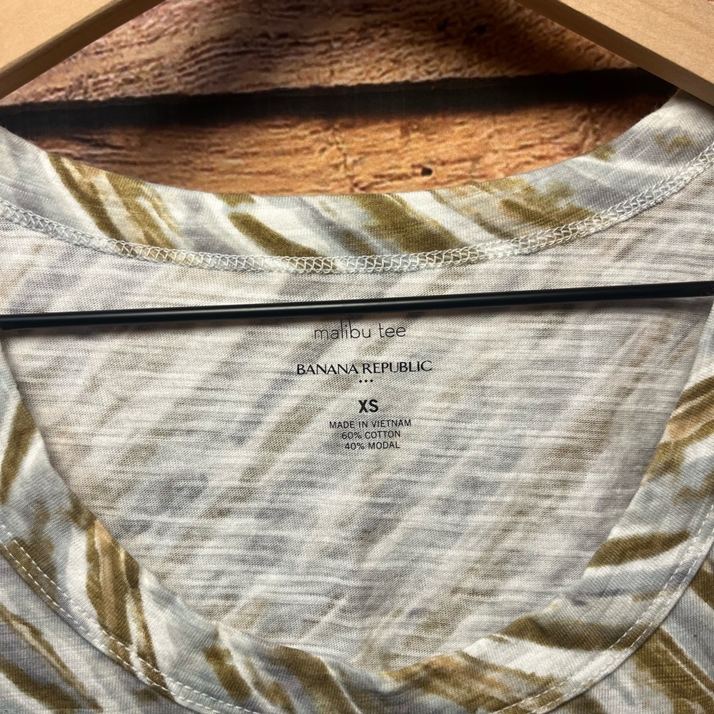 Banana Republic Gold, Gray, and Cream Tank Top (005) - Picture 3 of 4